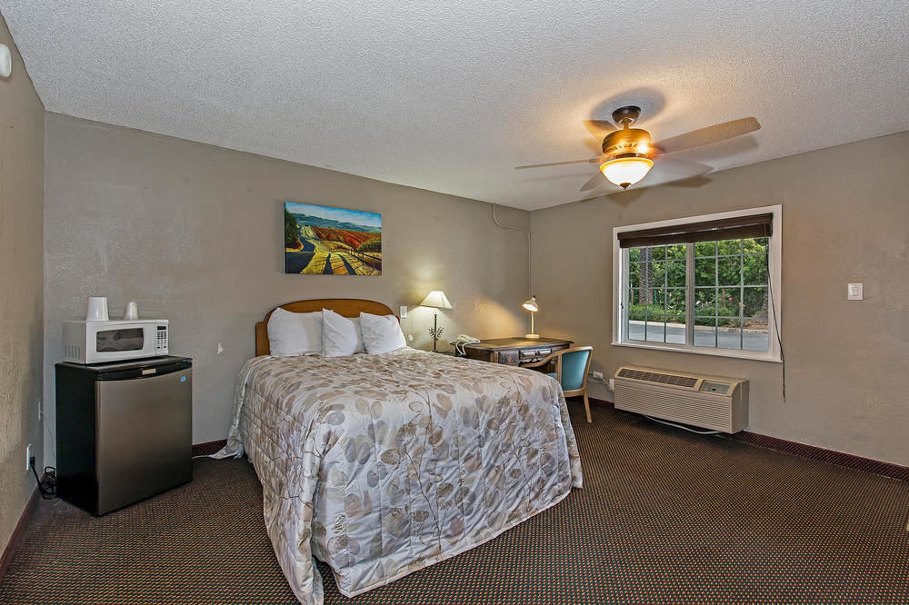 קלוברדייל Vineyard Valley Inn מראה חיצוני תמונה
